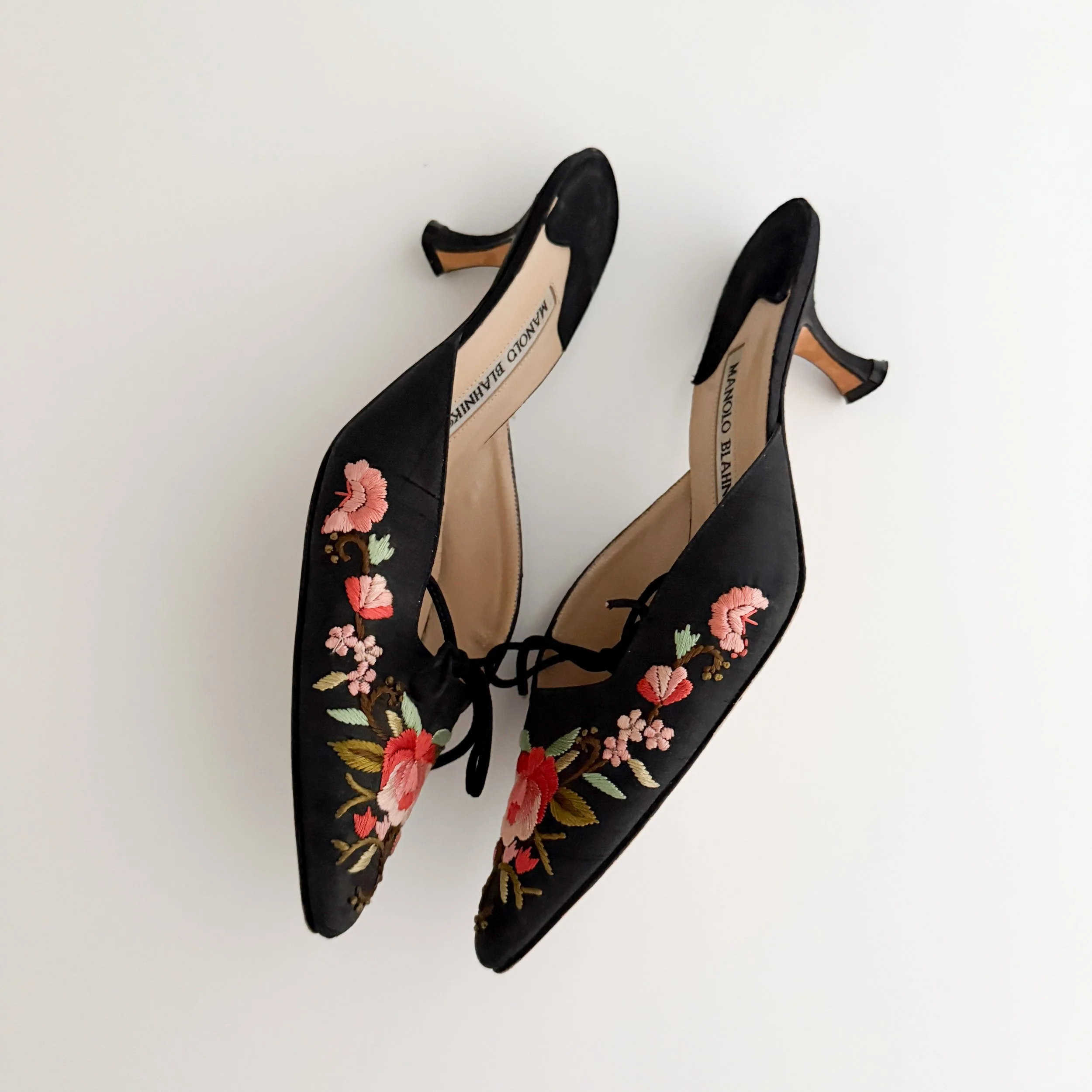 靴 MANOLO BLAHNIK GERONTIUS Manolo Blahnik | Hangisi 90 burgundy satin pumps | Savannahs